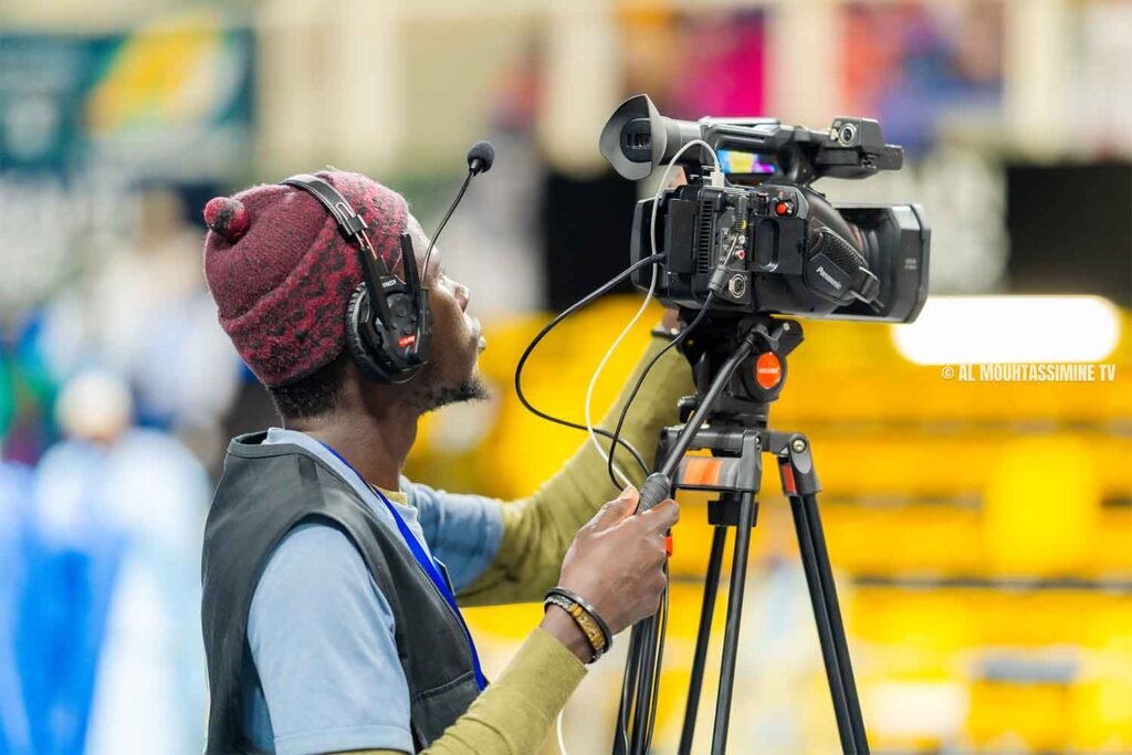 operateur al mouhtassimine tv avec un camera