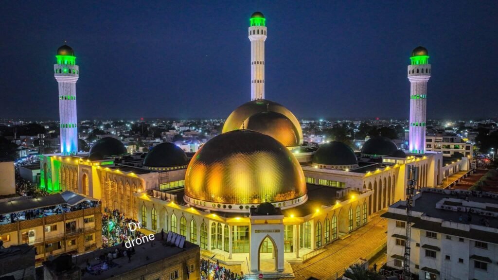 Grande Mosquée de Tivaouane illuminée la nuit